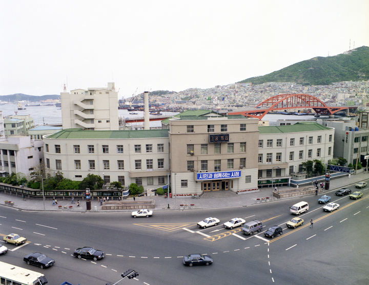 [부산=뉴시스] 부산 중구 옛 부산시청사 모습. 현재 이곳에는 롯데백화점 광복점이 들어섰다. (사진=부산시 제공) *재판매 및 DB 금지