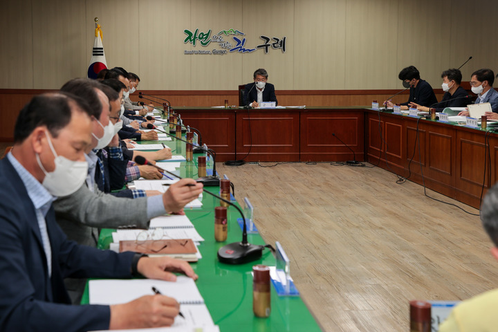 7일 전남 구례군청에서 김순호 구례군수 주재의 정책토론회가 열리고 있다. 구례군 제공 *재판매 및 DB 금지