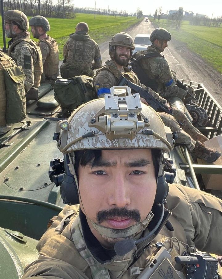 [서울=뉴시스] 우크라이나 국제 의용군으로 참전한 해군 특수전전단(UDT/SEAL) 출신 유튜버 이근. (사진=이근 인스타그램 캡처) 2022.06.07. photo@newsis.com *재판매 및 DB 금지