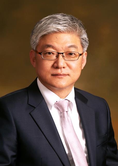 [서울=뉴시스] 윤석열 대통령은 지난 7일 주일본대사에 윤덕민 전 국립외교원장을 임명했다. (사진=대통령실 제공) 2022.06.08. photo@newsis.com *재판매 및 DB 금지