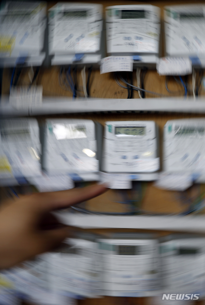 [서울=뉴시스] 고승민 기자 = 7일 서울의 한 오피스텔 계량기 모습. 2022.06.07. kkssmm99@newsis.com