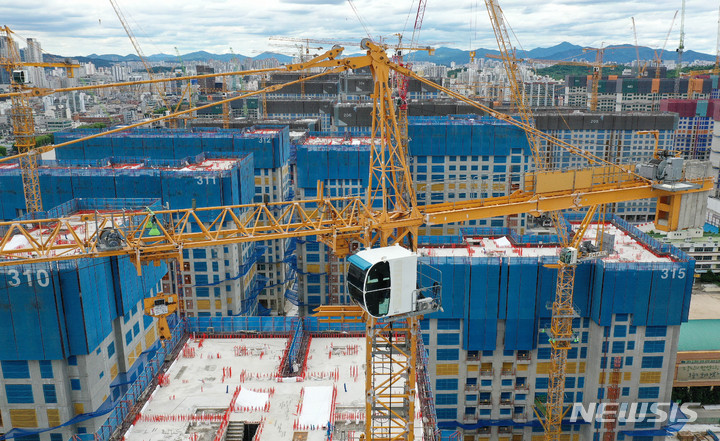 [인천=뉴시스] 아파트 건설현장. 해당 사진은 기사 내용과 관련이 없습니다. (사진=뉴시스 DB). photo@newsis.com 