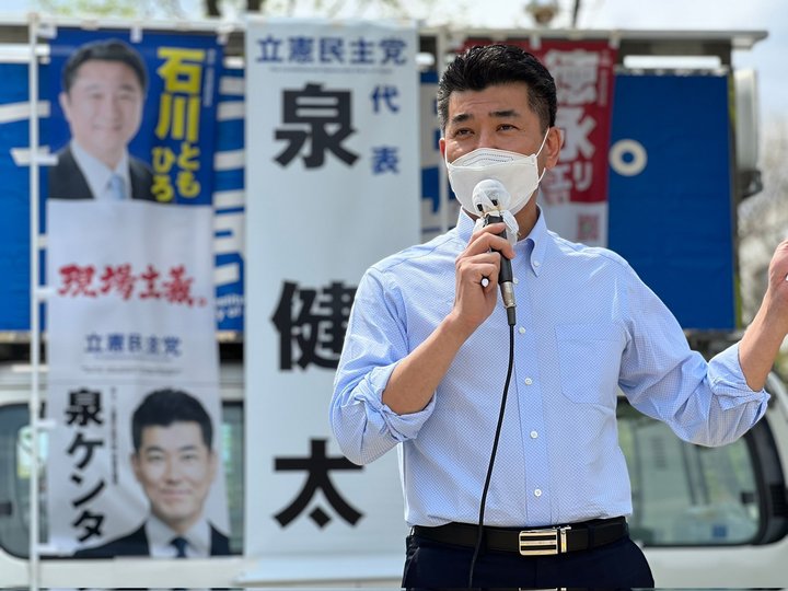 [서울=뉴시스]지난달 7일 이즈미 겐타 일본 제1야당 입헌민주당 대표가 홋카이도에서 가두 연설을 하고 있다. 사진은 이즈미 겐타 트위터(@izmkenta) 갈무리. 2022.06.08. *DB 및 재판매 금지. 