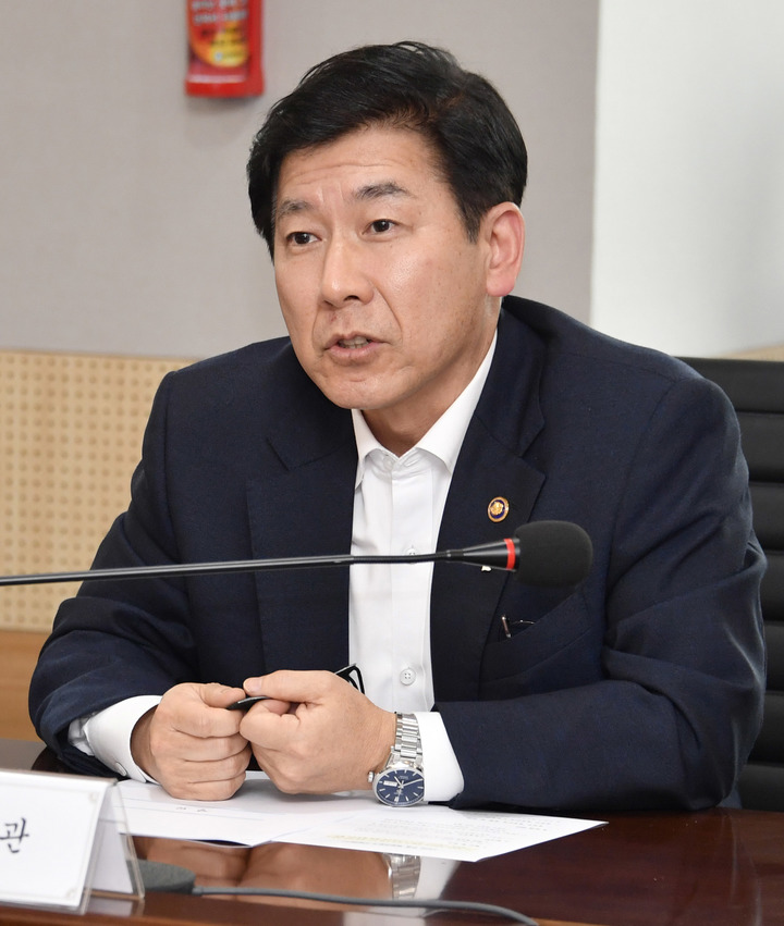 [서울=뉴시스] 추상철 기자 = 최상대 기획재정부 차관이 8일 서울 중구 한국재정정보원에서 열린 '2차관 주재 재정전문가 간담회'를 주재하고 있다. (사진= 기획재정부 제공) 2022.06.08. photo@newsis.com *재판매 및 DB 금지