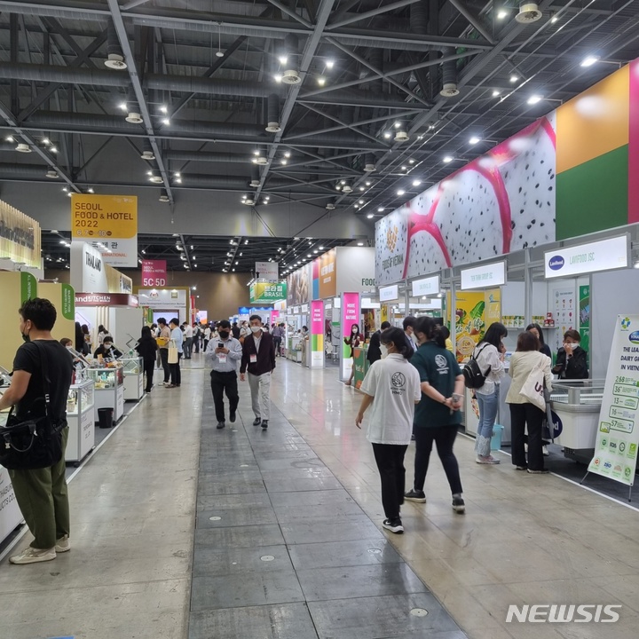 [르포]"냉동김밥에 곤충식품까지"…'서울푸드 2022' 이색식품 넘쳤다