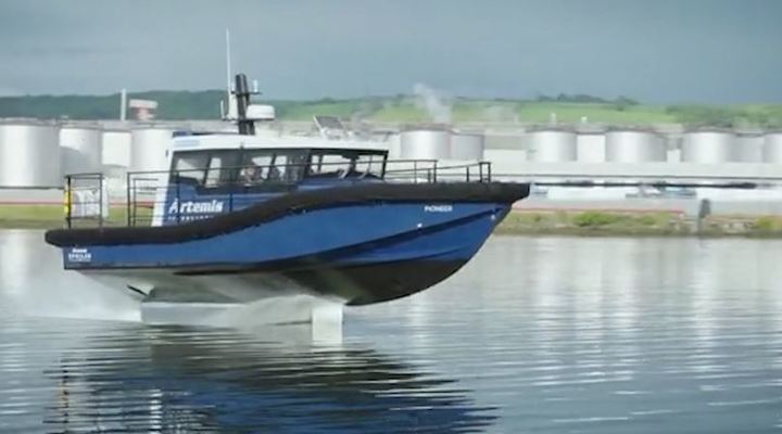 물위를 나는 상업용 소형보트가 9일(현지시간) 북아일랜드 벨파스트에서 첫선을 보였다. 출처: 아르테미스 테크놀로지&nbsp; *재판매 및 DB 금지