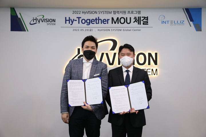 나현식 인텔리즈 대표이사(왼쪽), 최두원 하이비젼시스템 대표이사(오른쪽). [사진 제공 = 하이비젼시스템]&nbsp; *재판매 및 DB 금지