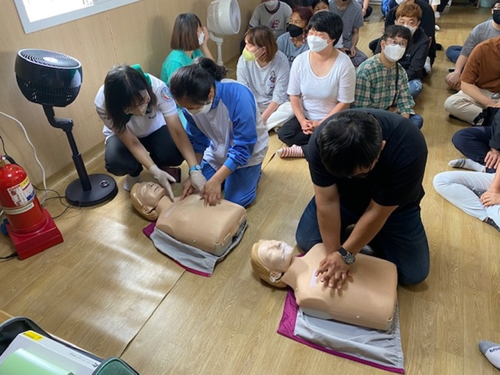 [완주=뉴시스] 강명수 기자 =전북 완주군은 떡메마을에서 일상 생활안전 도모를 위한 맞춤형 생활안전 교육을 실시했다고 10일 밝혔다. (사진 =완주군 제공) 2022.06.10. photo@newsis.com *재판매 및 DB 금지