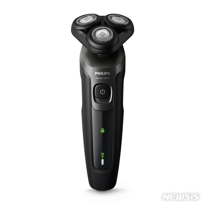 [서울=뉴시스] 필립스 'Shaver 5000 시리즈' 전기면도기. (사진=필립스코리아 제공) 2022.06.10. photo@newsis.com