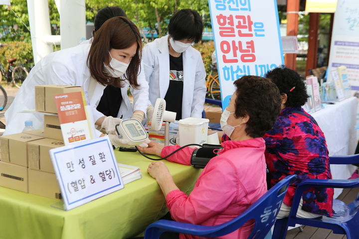 [광주=뉴시스] 김혜인 기자 = 동구 주민 건강 증진사업 홍보 캠페인. 2022.06.10.(사진=동구 제공) photo@newsis.com *재판매 및 DB 금지