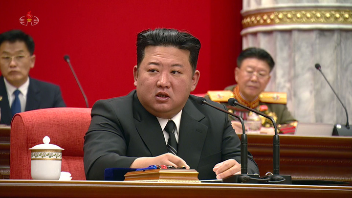 [서울=뉴시스]지난 11일 북한 조선중앙TV는 8~10일 조선노동당 중앙위원회 8기 5차 전원회의가 열렸다고 보도했다. (사진=조선중앙TV 갈무리) 2022.06.11. photo@newsis.com *재판매 및 DB 금지
