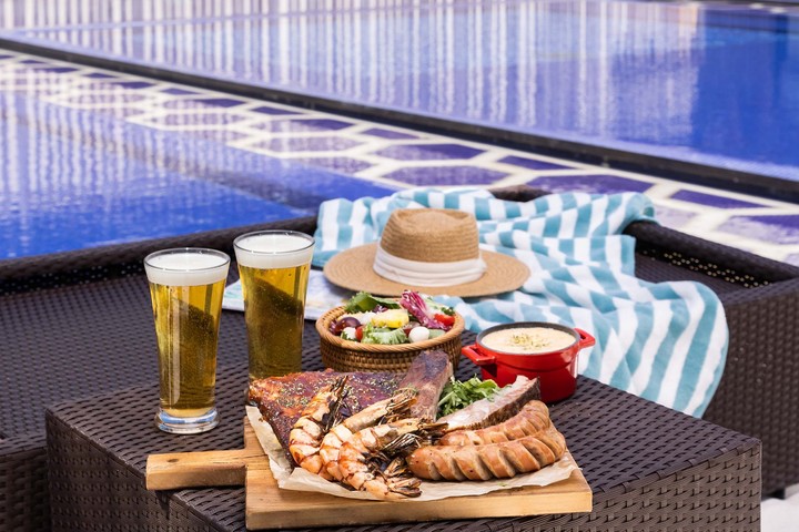 서울드래곤시티 '스카이 비치'의 '풀사이드 바비큐 세트'와 생맥주 *재판매 및 DB 금지
