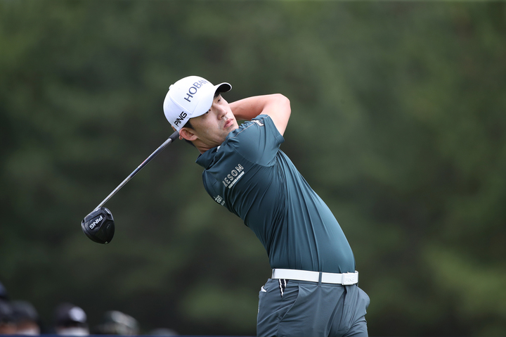 [서울=뉴시스] 권창회 기자 = 12일 경남 양산시 에이원CC에서 열린 제65회 KPGA 선수권대회 with A-ONE CC 2번홀에서 김비오가 드라이버 티샷을 하고 있다.(사진=KPGA 제공) 2022.06.12. photo@newsis.com *재판매 및 DB 금지