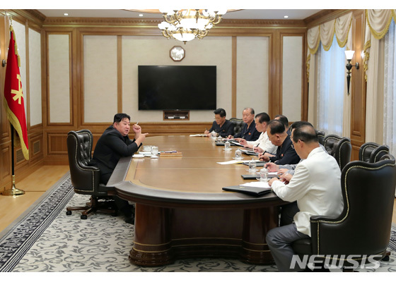 [서울=뉴시스]13일 북한 조선노동당 기관지 노동신문은 지난 12일 당 중앙위 비서국 회의가 열렸다고 보도했다. (사진=노동신문 홈페이지 갈무리) 2022.06.13. 