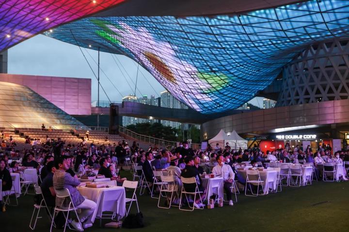 [부산=뉴시스] 영화와 음식의 특별한 만남. 오는 7월 1일 개막될 '2022부산푸드필름페스타(BFFF)'에 상영될 12편의 영화와 부대 행사들이 공개됐다. 사진은 지난해 행사장면(사진=부산시 제공) *재판매 및 DB 금지