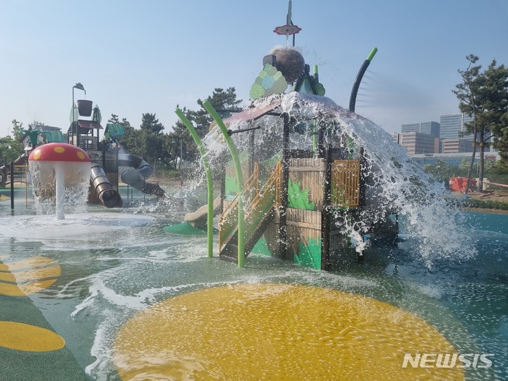 인천 송도국제도시 솔찬공원 물놀이시설