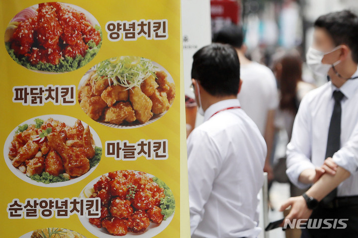 치킨·피자·커피값 하반기 또 오르나…"원가 상승 지속"