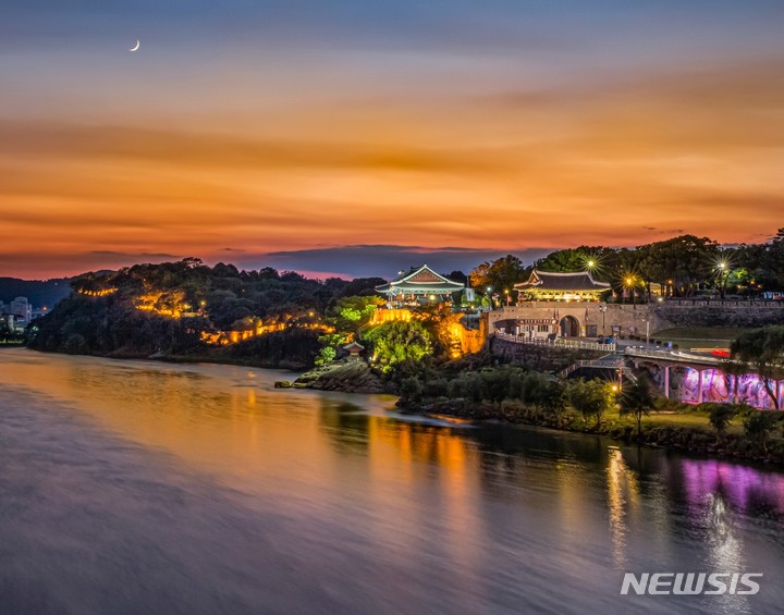 [진주=뉴시스] 진주시, 진주성 야경.(사진=뉴시스 DB).photo@newsis.com
