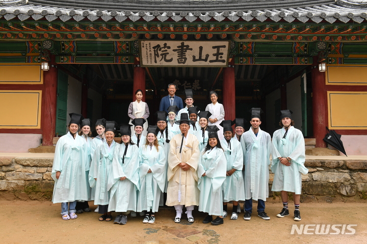 경주 옥산서원서 미국 덴버대 학생들 