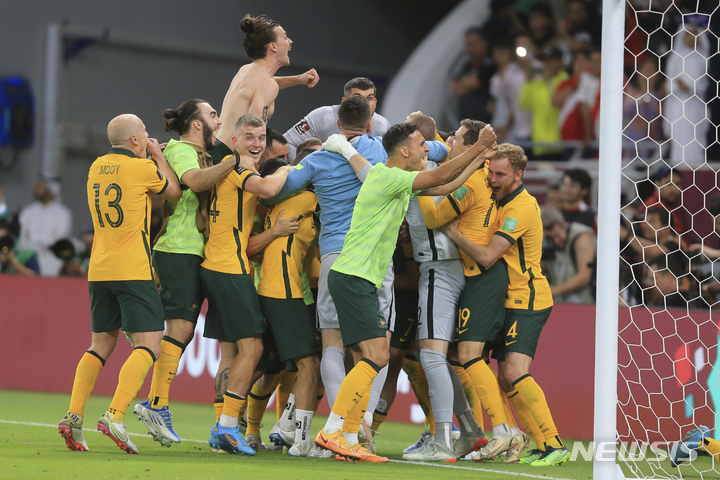 [알라얀(카타르)=AP/뉴시스]호주, 5회 연속 월드컵 진출