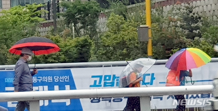 [광주=뉴시스] 비 내리는 광주. (사진=뉴시스 DB). photo@newsis.com