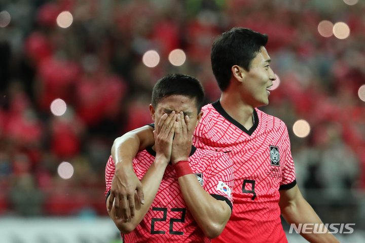 [서울=뉴시스] 조성우 기자 = 14일 오후 서울 마포구 서울월드컵경기장에서 열린 축구 국가대표팀 평가전 대한민국 대 이집트의 경기 후반전, 한국 권창훈이 팀의 네 번째 골을 넣은 뒤 기뻐하고 있다. 2022.06.14. xconfind@newsis.com