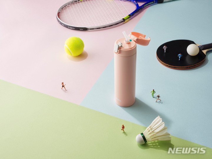 [서울=뉴시스] 써모스 '슬림 스트로 텀블러'. (사진=써모스 제공) 2022.06.15. photo@newsis.com