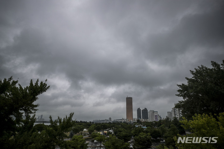 낮 최고 16도 포근…동해안 대기 건조