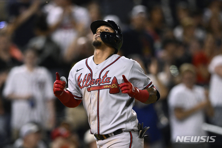 [워싱턴=AP/뉴시스]애틀랜타 브레이브스 올란도 아르시아가 16일(한국시간) 워싱턴 내셔널스와 경기에서 8회 홈런을 날린 뒤 베이스를 돌고 있다. 2022.06.16.