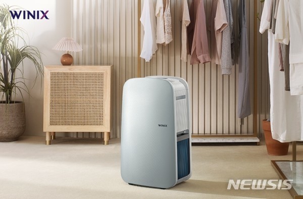 [서울=뉴시스] 위닉스 '뽀송 19ℓ 인버터'. (사진=뉴시스 DB). photo@newsis.com