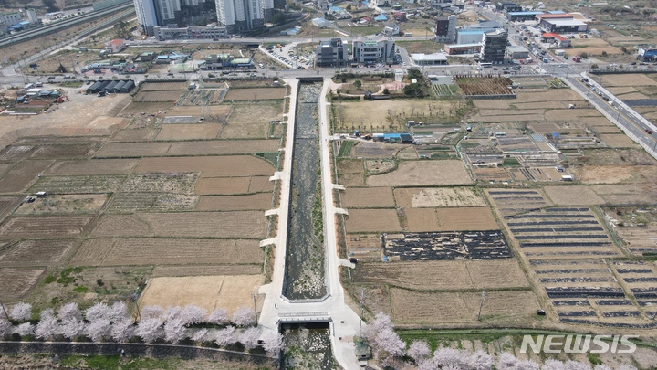 [창원=뉴시스] 경남 거제시 용산소하천.