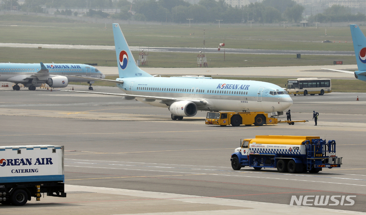 [서울=뉴시스] 고승민 기자 = 사진은 김포공항 활주로 및 계류장 모습. 2023.04.20. kkssmm99@newsis.com