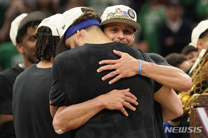 NBA 골든스테이트, 4년 만에 정상 탈환…MVP 커리