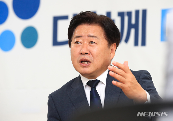 [제주=뉴시스] 우장호 기자 = 뉴시스 제주취재본부와 인터뷰하는 오영훈 제주도지사 당선인. woo1223@newsis.com