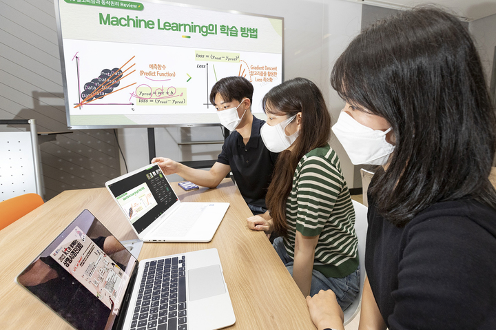 [서울=뉴시스] KT가 대한민국 청년들의 디지털 역량을 높이기 위해 상명대와 함께 AI 경진대회 ‘AIFB Jam Session’을 개최한다. (사진=KT 제공) 2022.6.20 *재판매 및 DB 금지