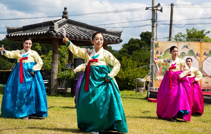 [증평=뉴시스] 강신욱 기자 = 충북 증평군과 증평예총은 '다시 만난 우리'를 주제로 25일과 26일 보강천 미루나무숲 등지에서 2022 증평예술제를 연다. (사진=증평군 제공) 2022.06.20. photo@newsis.com *재판매 및 DB 금지