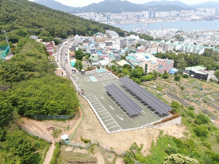 [부산=뉴시스] 부산 영도구 봉래산 친환경 주차장 전경. (사진=영도구 제공) *재판매 및 DB 금지