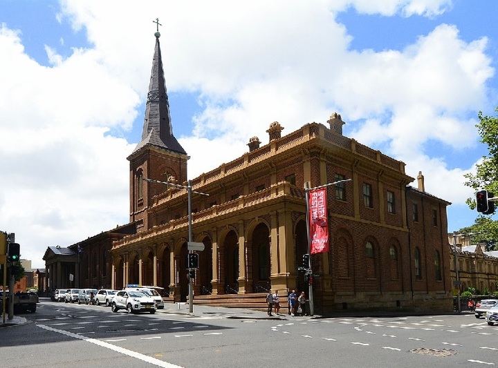 "설정만 18세, 실제론 아동으로 묘사"…호주 에로 소설 작가 '유죄'