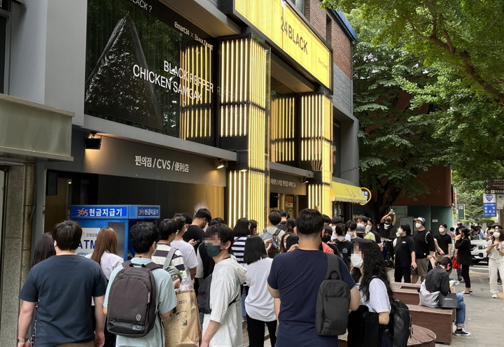 이마트24 삼청동점 간판…'24블랙'으로 바뀐 이유는? 