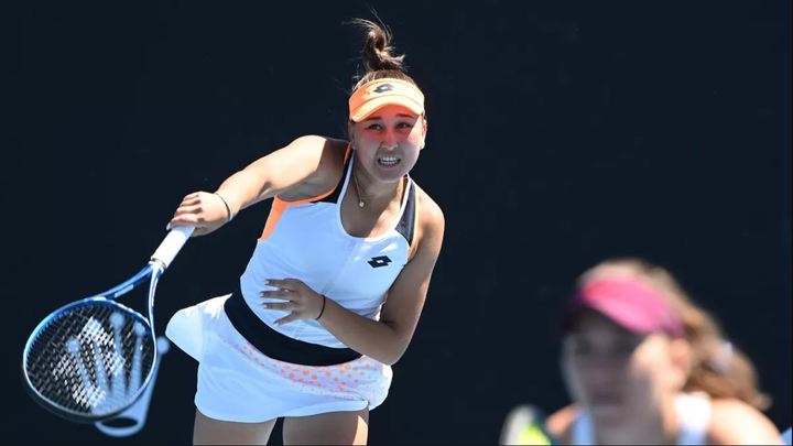 [서울=뉴시스]러시아의 우크라이나 침공으로 윔블던 주최측이 러시아 선수들의 참가를 금지하자 러시아의 여자 테니스 선수 나텔라 잘라미제가 대회 참가를 위해 조지아로 국적을 바꾸었다. 잘라미제 선수의 모습. <사진 출처 : 유로스포츠> 2022.6.21