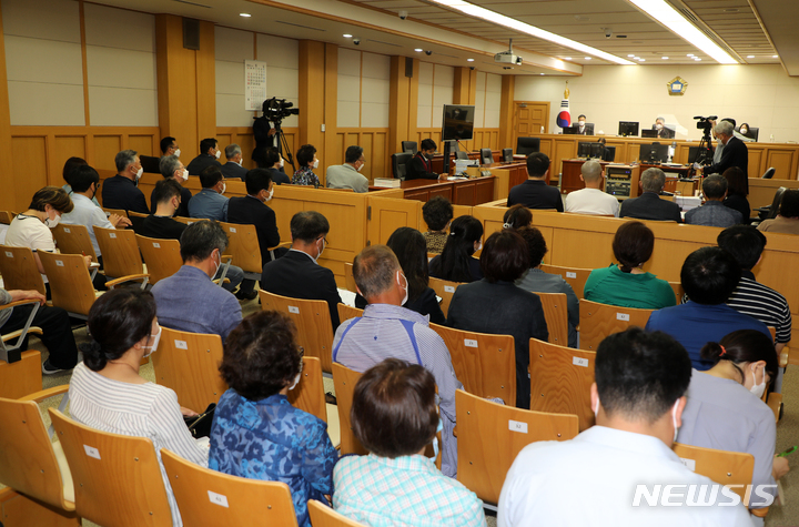 [제주=뉴시스] 오영재 기자 = 제주지방법원에서 제주4·3 특별재심이 진행되고 있다. 2022.06.21. oyj4343@newsis.com