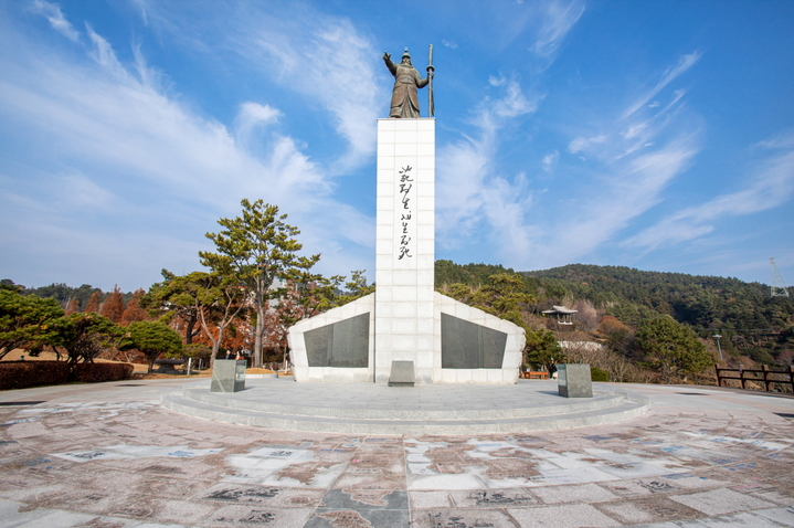 [통영=뉴시스] 이순신 장군 동상, 이순신공원 *재판매 및 DB 금지