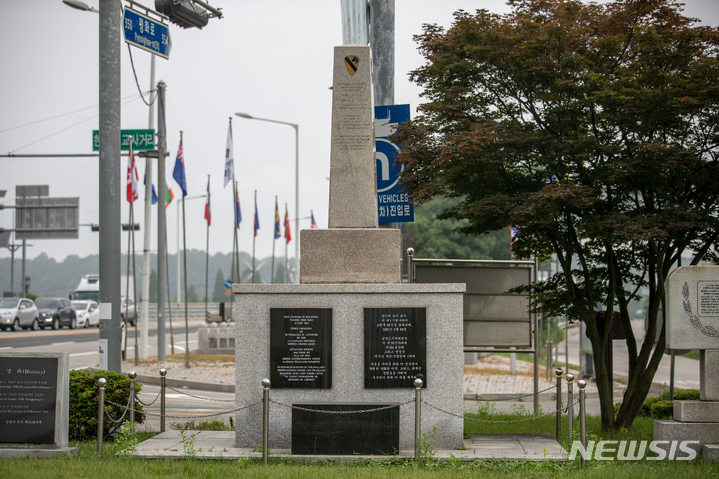 [연천=뉴시스] 정병혁 기자 = 경기 연천군 청산면 초성리에 위치한 38선돌파기념비. 2022.06.25. jhope@newsis.com