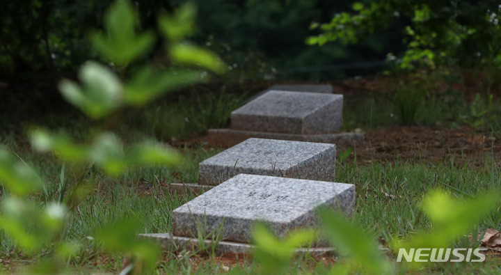 [파주=뉴시스] 추상철 기자 = 21일 경기도 파주시에 위치한 적군묘지. 2022.06.24. scchoo@newsis.com