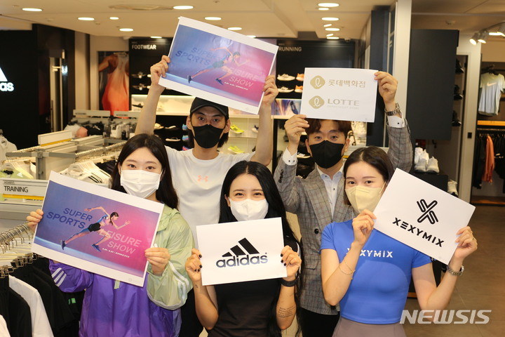 [전주=뉴시스]윤난슬 기자 = 롯데백화점 전주점은 여름 정기세일을 맞아 오는 24일부터 30일까지 전주점 6층 이벤트홀에서 총 10억원 규모로 'Super Sports·Leisure Show'를 진행한다고 22일 밝혔다.(사진=롯데백화점 전주점 제공) 