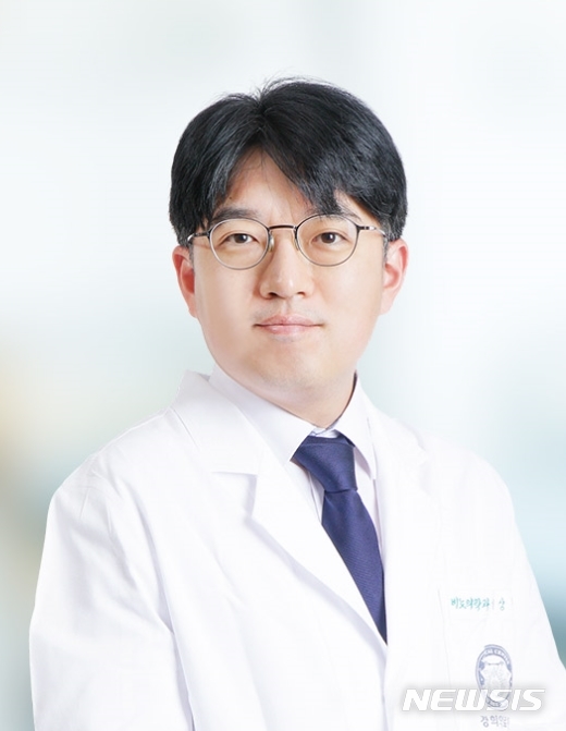 [서울=뉴시스]이상협 경희대병원 비뇨의학과 교수. (사진= 경희의료원 제공) 2022.06.22