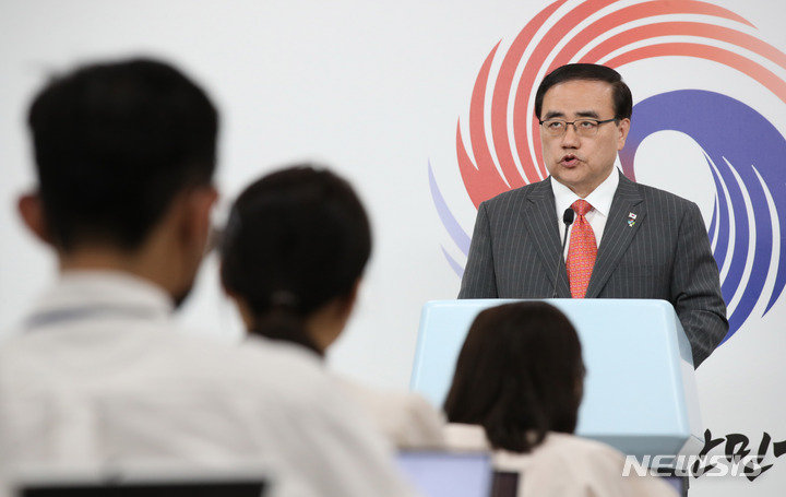 [서울=뉴시스] 전신 기자 = 김성한 국가안보실장이 22일 서울 용산 대통령실 청사에서 윤석열 대통령 나토 정상회의 순방 관련 브리핑을 하고 있다. 2022.06.22. photo1006@newsis.com