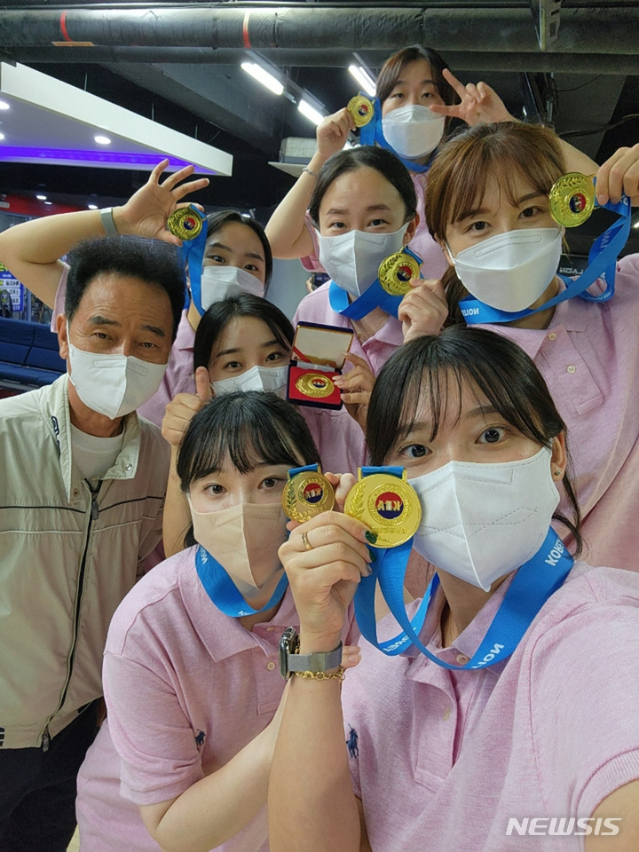 [곡성=뉴시스] 전남체육회는 전북 전주 천일볼링경기장과 라온볼링장에서 열린 제23회 대한볼링협회장배 전국볼링대회에서 곡성군청 볼링팀이 여자일반부 5인조전 우승을 차지했다고 22일 밝혔다. *재판매 및 DB 금지