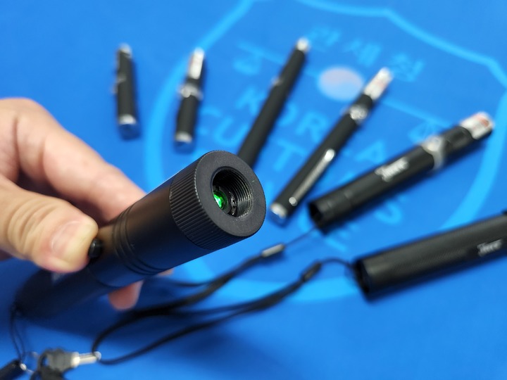 부산본부세관이 기준치를 121배나 초과한 중국산 '레이저 포인터'를 밀수입한 업체 3곳을 적발했다. *재판매 및 DB 금지