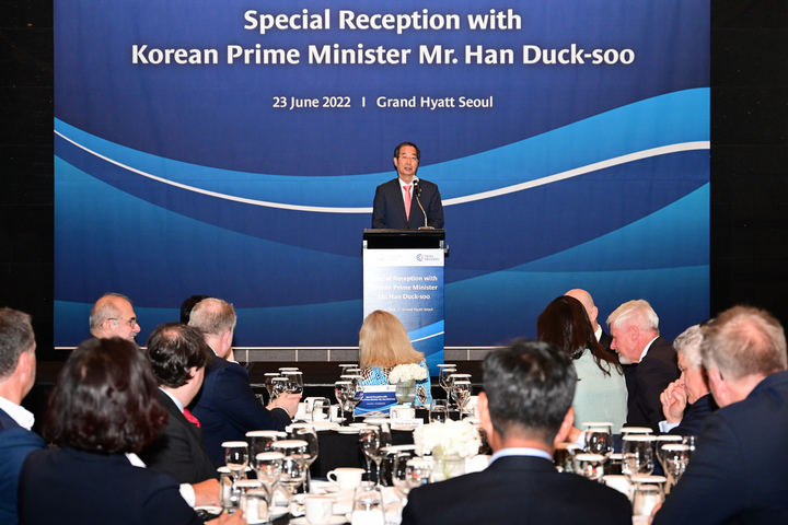 한 총리, 주한獨·佛 기업인과 만찬…"韓투자환경 개선 적극 지원"(종합)